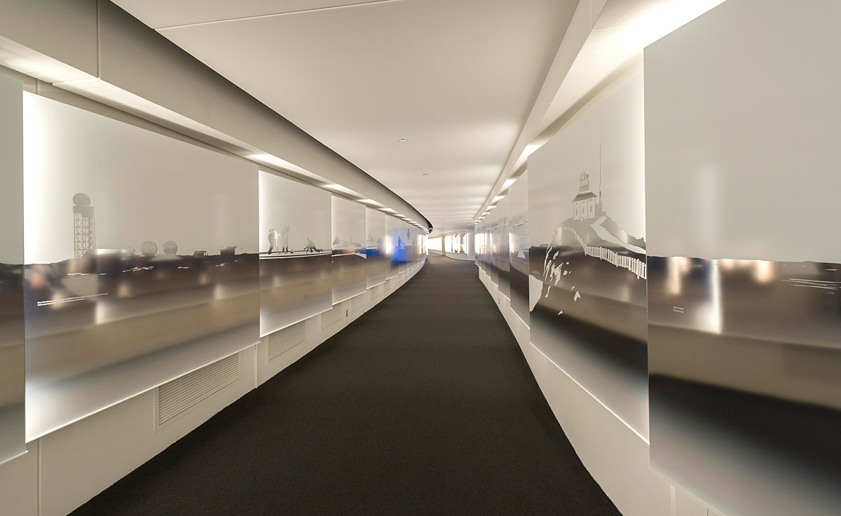 A hallway with a white wall and a picture on it at the Canadian Museum of History in Ottawa.