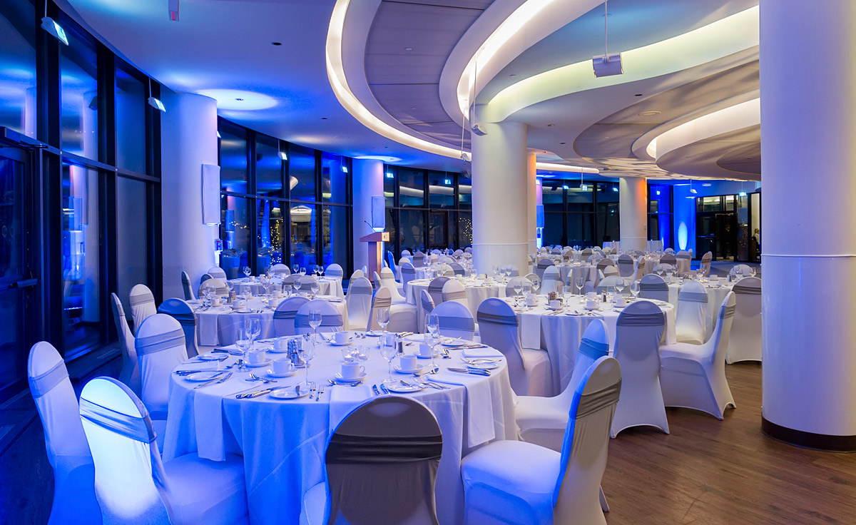 The Canadian Museum of History in Ottawa features a stunning café panorama adorned with white tables and illuminated by mesmerizing blue lights.