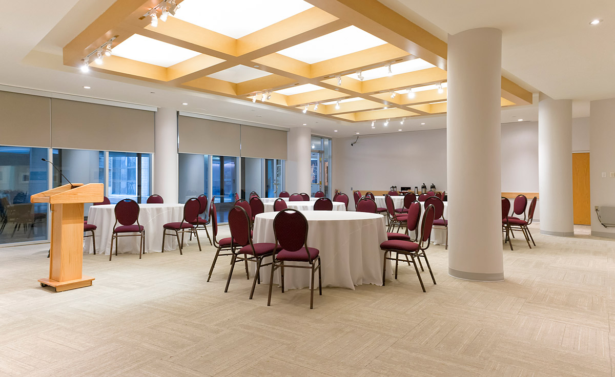 The Canadian Museum of History in Ottawa features a spacious and well-equipped conference room with tables and chairs.