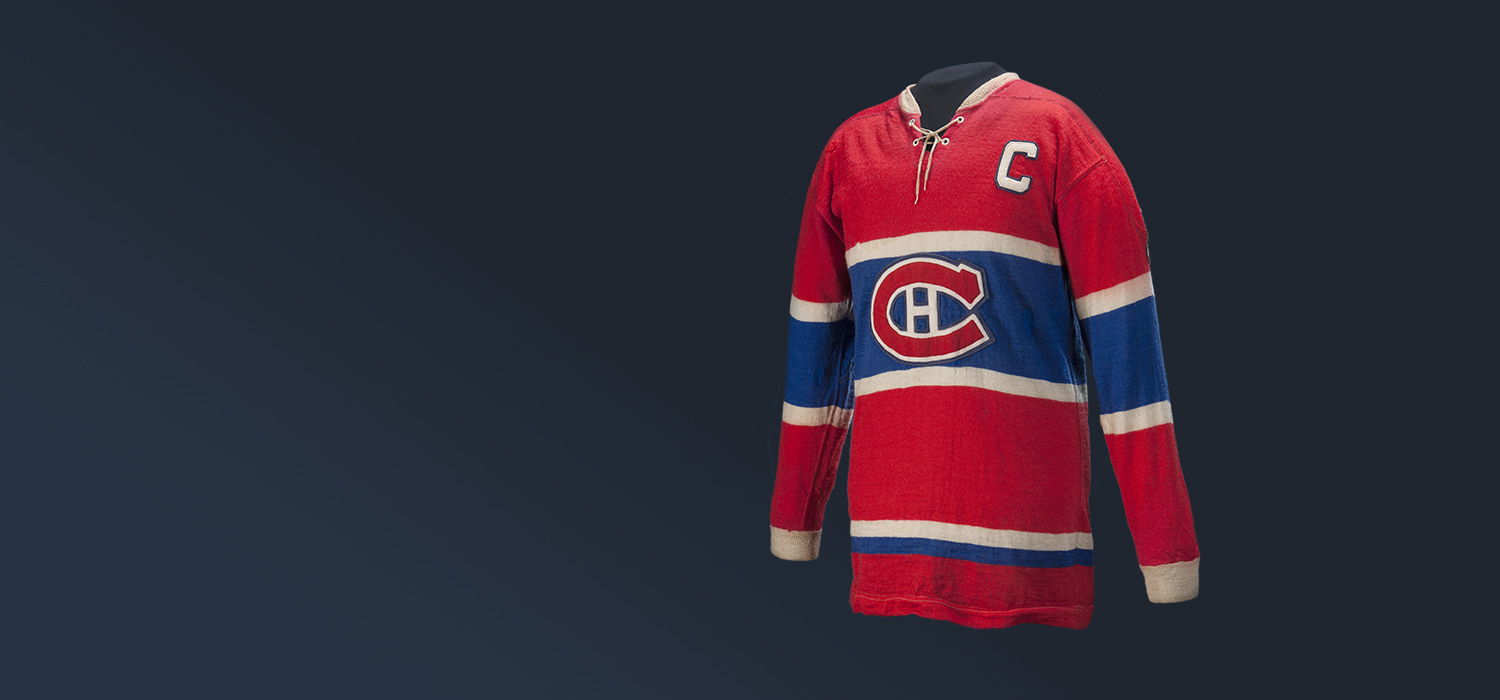 A hockey jersey on a mannequin at the Canadian Museum of History in Ottawa.