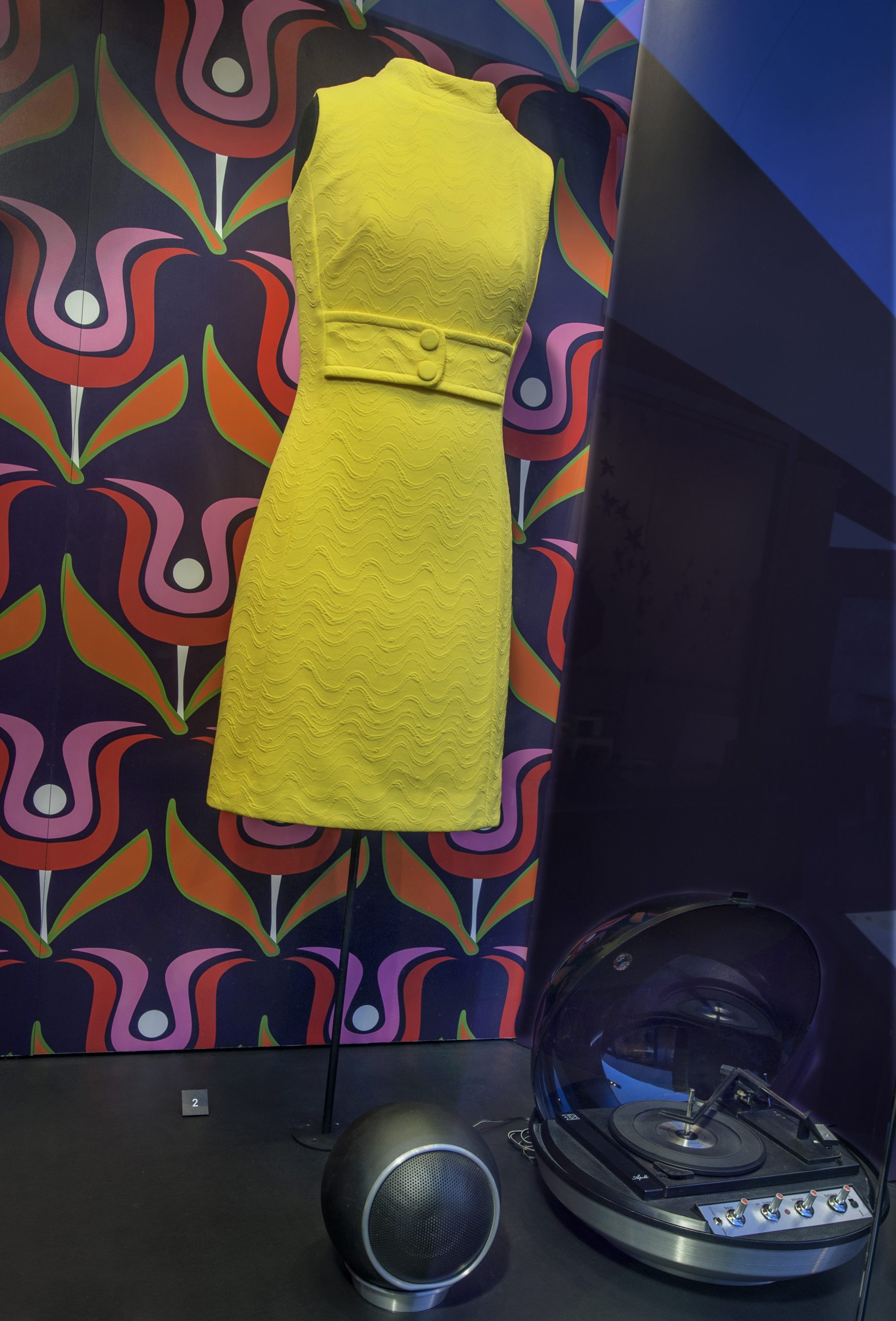 A yellow dress is on display at the Canadian Museum of History.