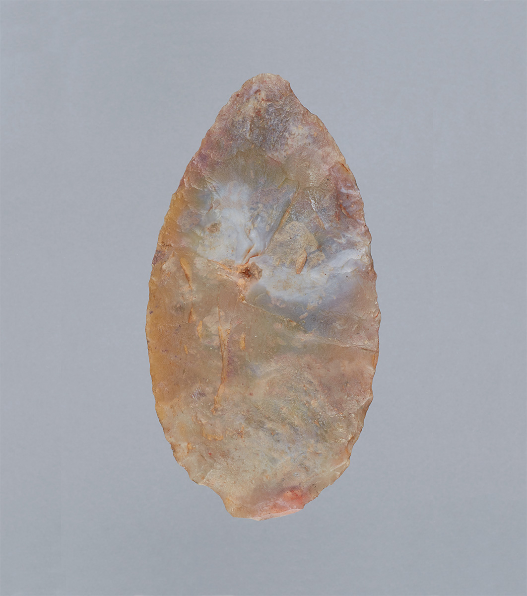 An indian arrowhead on a gray background displayed at the Canadian Museum of History in Ottawa.